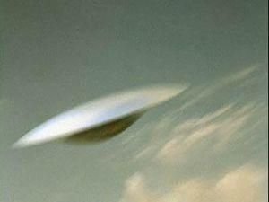 У Китаї НЛО налякало робітників аеропорту У Китаї НЛО налякало робітників аеропорту