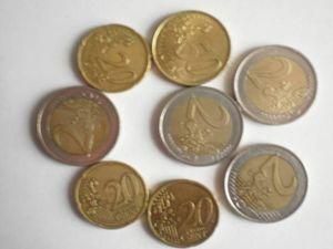 На півдні Італії перекинулася вантажівка з 2 млн. євро На півдні Італії перекинулася вантажівка з 2 млн. євро