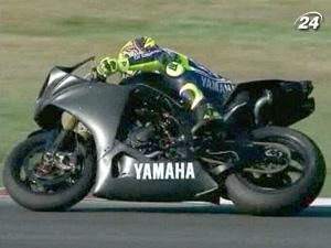 Валентіно Россі вперше після аварії сів за кермо мотоцикла Валентіно Россі вперше після аварії сів за кермо мотоцикла