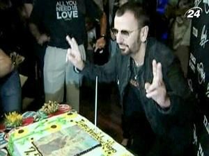 Рінго Старр приїхав до Нью-Йорка відсвяткувати ювілей Рінго Старр приїхав до Нью-Йорка відсвяткувати ювілей