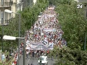 В Греції страйкують проти жорстких заходів економії В Греції страйкують проти жорстких заходів економії