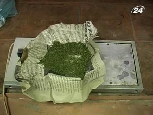 Мати з сином обладнали нарколабораторію у центрі Києва Мати з сином обладнали нарколабораторію у центрі Києва