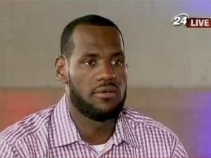 Леброн Джеймс оголосив, що переходить до "Маямі Хіт" Леброн Джеймс оголосив, що переходить до "Маямі Хіт"