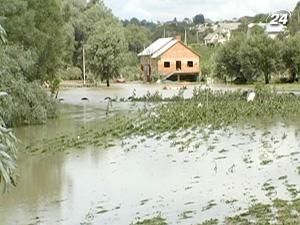 Висока вода завдає шкоди заходу України