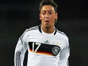 "Манчестер Юнайтед" хоче Озіла "Манчестер Юнайтед" хоче Озіла