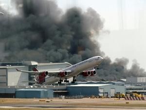 У вантажній частині Хітроу горять приміщення. Жертв поки немає У вантажній частині Хітроу горять приміщення. Жертв поки немає