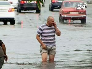 Потужна злива паралізувала Одесу на кілька годин Потужна злива паралізувала Одесу на кілька годин
