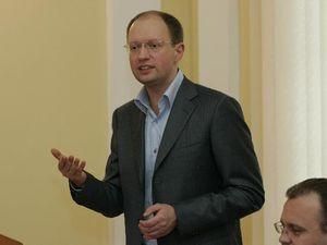 Яценюк закликає об'єднатися проти закону про місцеві вибори Яценюк закликає об'єднатися проти закону про місцеві вибори