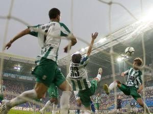 Іщенко зарахував несправедливий гол у ворота "Карпат"? (Відео) Іщенко зарахував несправедливий гол у ворота "Карпат"? (Відео)