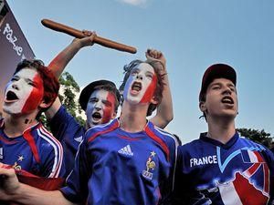 У Парижі постраждали 12 прихильників футболу У Парижі постраждали 12 прихильників футболу