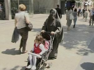 Більшість європейців підтримують заборону носіння паранджі Більшість європейців підтримують заборону носіння паранджі