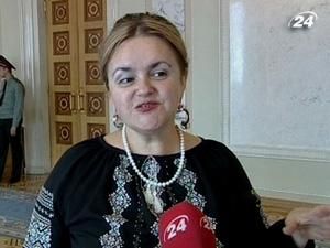 Лілія Григорович помиє фіранки Лілія Григорович помиє фіранки