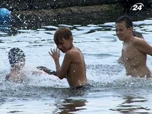 У пік сезону в Одесі знову закрили більшість пляжів - 12 липня 2010 - Телеканал новин 24 У пік сезону в Одесі знову закрили більшість пляжів - 12 липня 2010 - Телеканал новин 24