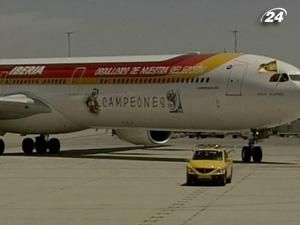 Збірна Іспанії із Кубком Світу повернулась на батьківщину Збірна Іспанії із Кубком Світу повернулась на батьківщину