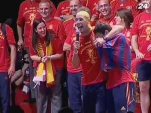 Сеска Фабрегаса одягнули у футболку "Барселони" Сеска Фабрегаса одягнули у футболку "Барселони"