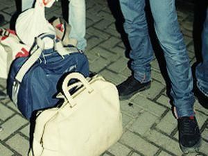 Азаров ліквідував міграційну службу Азаров ліквідував міграційну службу