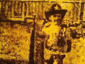 Американський художник намалював картину мертвими мурахами Американський художник намалював картину мертвими мурахами