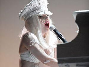 Фанати Джона Леннона образились на Леді Гага Фанати Джона Леннона образились на Леді Гага