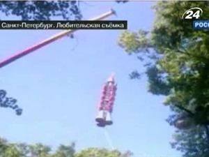 У Санкт-Петербурзі зламався атракціон і люди зависли у повітрі на висоті 70 м У Санкт-Петербурзі зламався атракціон і люди зависли у повітрі на висоті 70 м
