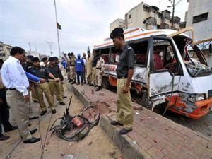 В Пакистані загинули п'ятеро людей від вибуху на зупинці В Пакистані загинули п'ятеро людей від вибуху на зупинці