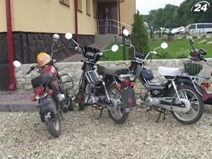Близько сотні незаконно придбаних мопедів уже отримали документи Близько сотні незаконно придбаних мопедів уже отримали документи