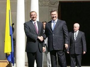 В Януковича зганьбили український прапор В Януковича зганьбили український прапор