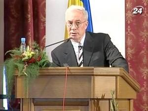 Азаров підтримує "непопулярну" реформу вищої освіти Азаров підтримує "непопулярну" реформу вищої освіти