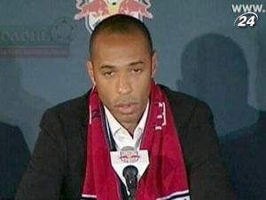 Тьєрі Анрі представили у якості гравця "Нью-Йорк Ред Булс" Тьєрі Анрі представили у якості гравця "Нью-Йорк Ред Булс"