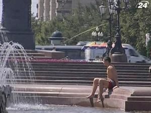 У Москві у спеку мешканцям одного з будинків увімкнули опалення У Москві у спеку мешканцям одного з будинків увімкнули опалення