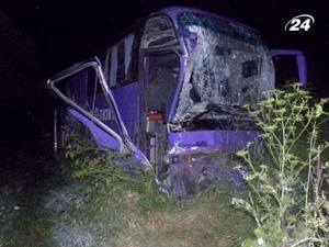 На Волині "Jeep" врізався у автобус Mitsubishi з 42 пасажирами На Волині "Jeep" врізався у автобус Mitsubishi з 42 пасажирами