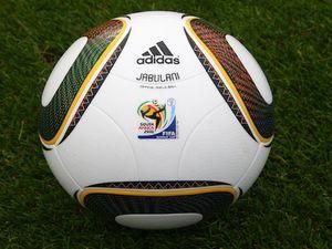 Футбольний м'яч фіналу ЧС у ПАР продали за 74 тис. дол Футбольний м'яч фіналу ЧС у ПАР продали за 74 тис. дол