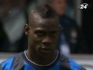 "Ман.Юнайтед" може перехопити Балотеллі з-під носа "Сіті" "Ман.Юнайтед" може перехопити Балотеллі з-під носа "Сіті"