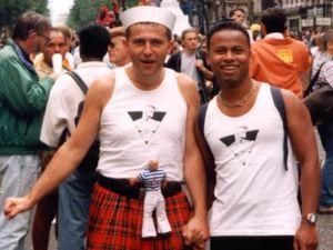 У Польщі геїв закидали яйцями У Польщі геїв закидали яйцями