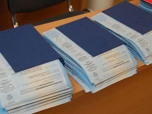 Випускників донецького ВНЗ обманули: вчилися на менеджерів, а дипломи - вчителя географії Випускників донецького ВНЗ обманули: вчилися на менеджерів, а дипломи - вчителя географії