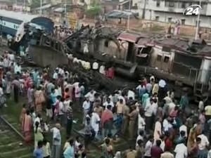 В Індії на станції зіткнулися два пасажирських потяги В Індії на станції зіткнулися два пасажирських потяги