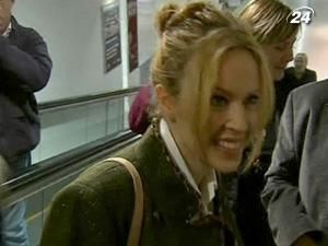 Кайлі Міноуг прилетіла до Австралії побачити племінника Кайлі Міноуг прилетіла до Австралії побачити племінника