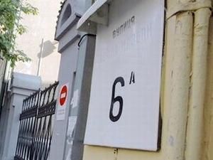 До приїзду патріарха Кирила у Києві зафарбовують назви вулиці Мазепи До приїзду патріарха Кирила у Києві зафарбовують назви вулиці Мазепи