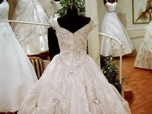 Прикордонники вилучили велику партію контрабандних весільних суконь Прикордонники вилучили велику партію контрабандних весільних суконь