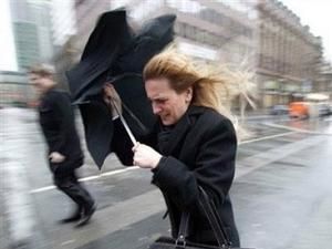 Внаслідок дощів і вітрів без електроенергії залишились 100 населених пунктів Внаслідок дощів і вітрів без електроенергії залишились 100 населених пунктів