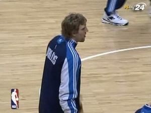 Дірк Новіцкі підписав нову угоду із "Даллас Маверікс" Дірк Новіцкі підписав нову угоду із "Даллас Маверікс"