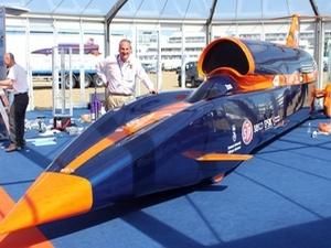 У Фарнборо представили автомобіль, який повинен побити рекорд швидкості на суші У Фарнборо представили автомобіль, який повинен побити рекорд швидкості на суші