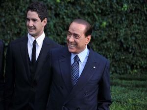 Рональдіньйо і Т'яґо Сільва повинні залишитись у "Мілані" Рональдіньйо і Т'яґо Сільва повинні залишитись у "Мілані"