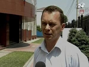 Російські бізнесмени запустили у небо на парашуті осла Російські бізнесмени запустили у небо на парашуті осла