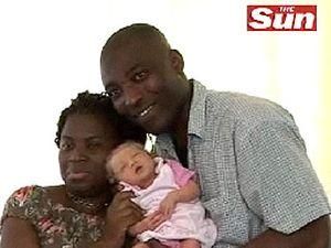 Британські вчені не можуть пояснити явище: у чорношкірої пари народилася біла дочка Британські вчені не можуть пояснити явище: у чорношкірої пари народилася біла дочка