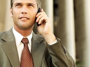 Британські вчені: шум і свист у вухах викликає мобільний телефон Британські вчені: шум і свист у вухах викликає мобільний телефон