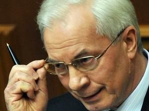 Азаров звинувачує губернаторів у заборгованостях по зарплатам Азаров звинувачує губернаторів у заборгованостях по зарплатам