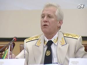 Віктор Лозінський ніяк не дочитає власну справу Віктор Лозінський ніяк не дочитає власну справу