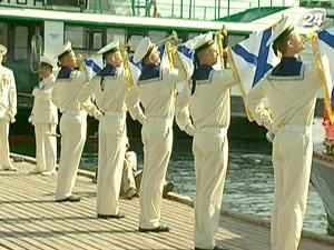 У Севастополі готуються до Дня Військово-морського флоту Росії У Севастополі готуються до Дня Військово-морського флоту Росії