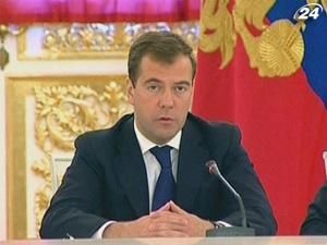 Медведєв поїхав в гості до Сільвіо Берлусконі Медведєв поїхав в гості до Сільвіо Берлусконі