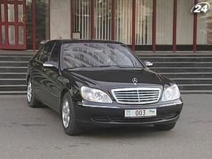 Уряд готовий вдвічі скоротити працівників міністерств Уряд готовий вдвічі скоротити працівників міністерств